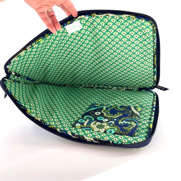 Vera Bradley LIKE NEW Rhythm & Blues Quilted Laptop Case - Picture 2 of 11